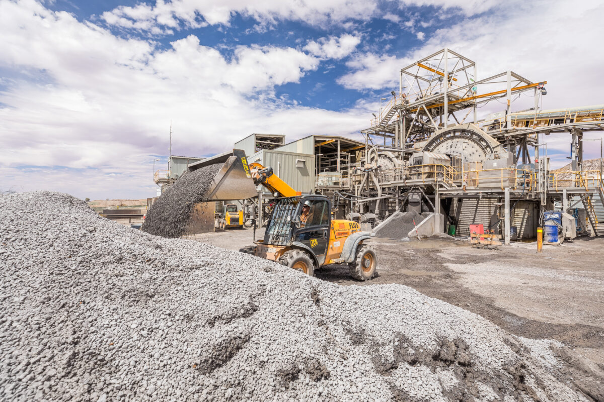 A front-end loader at work at Broken Hills Rasp Mine